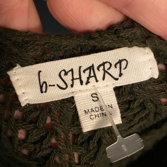 Green Sweater with Open Back - Picture 3 of 3